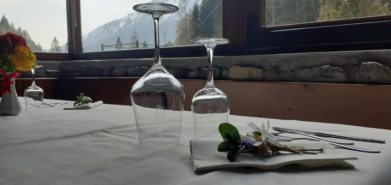 Albergo Nuoitas ฟอร์นี ดิ โซปรา ภายนอก รูปภาพ