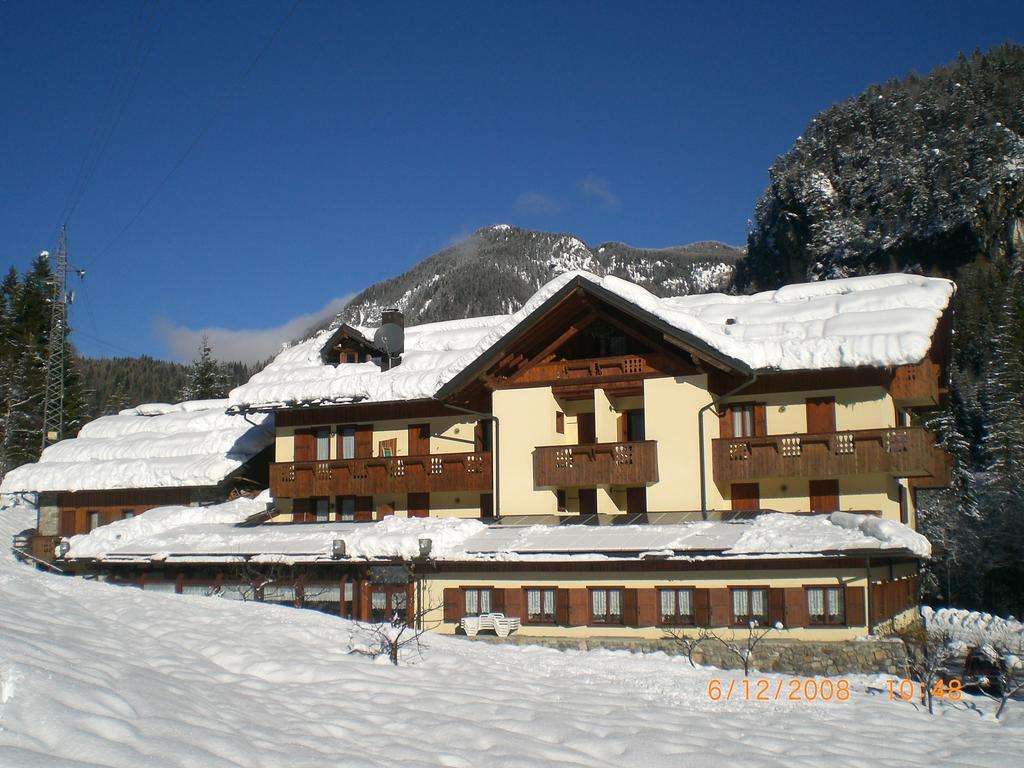 Albergo Nuoitas ฟอร์นี ดิ โซปรา ภายนอก รูปภาพ