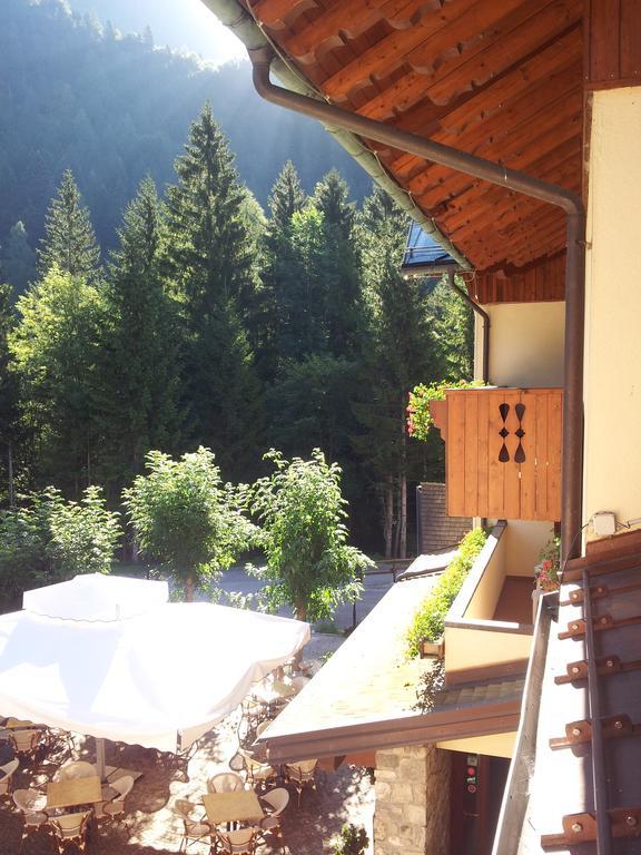 Albergo Nuoitas ฟอร์นี ดิ โซปรา ภายนอก รูปภาพ