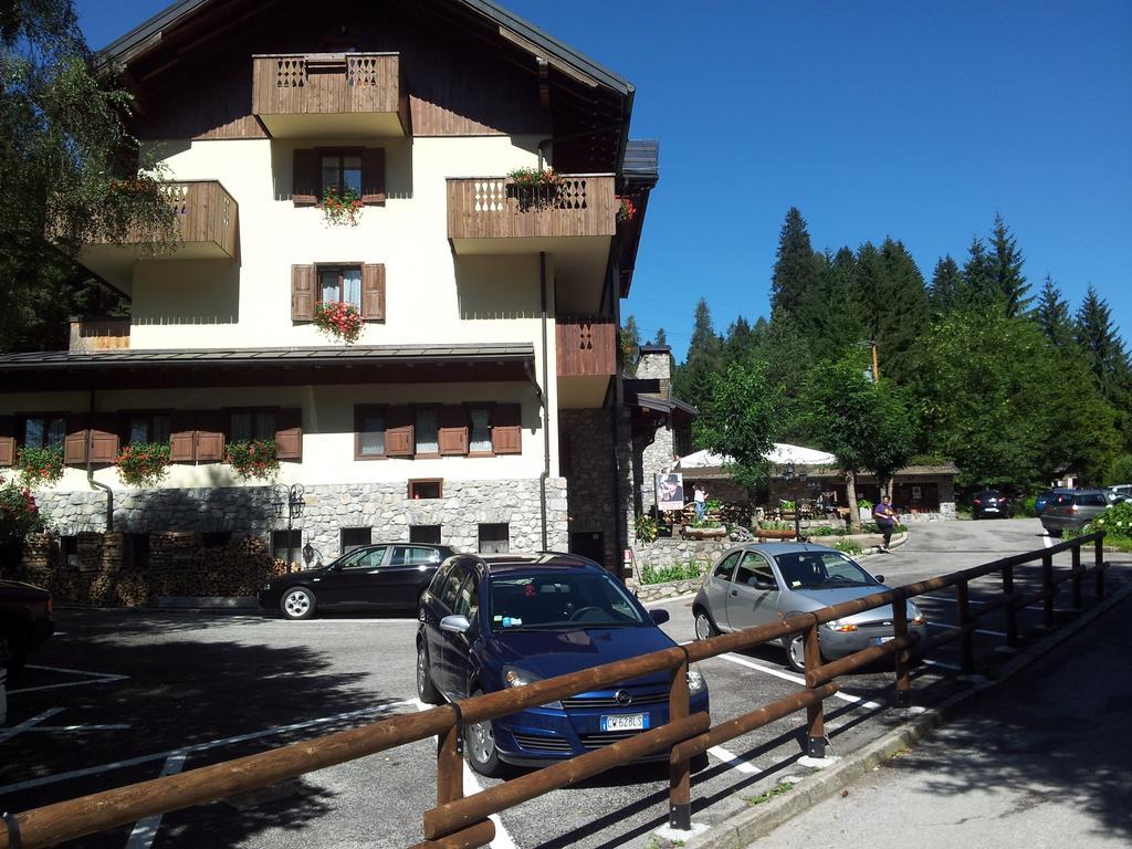 Albergo Nuoitas ฟอร์นี ดิ โซปรา ภายนอก รูปภาพ