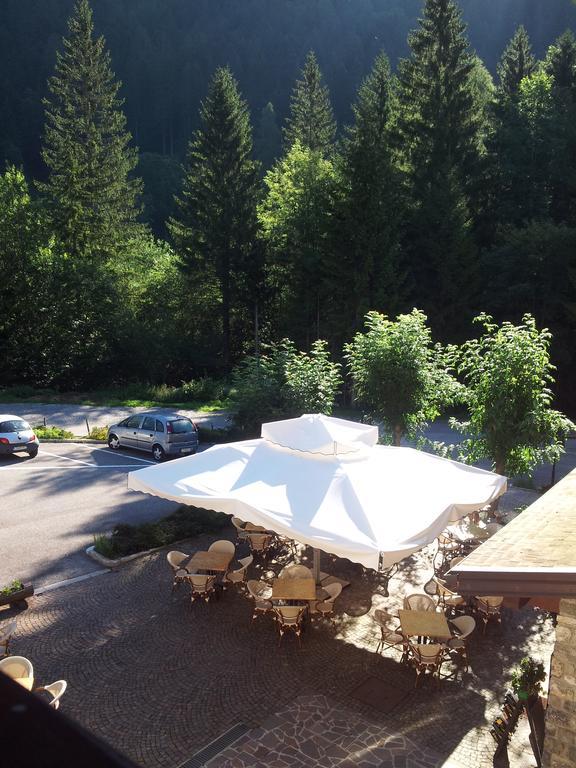 Albergo Nuoitas ฟอร์นี ดิ โซปรา ภายนอก รูปภาพ