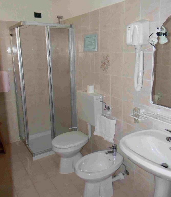 Albergo Nuoitas ฟอร์นี ดิ โซปรา ภายนอก รูปภาพ