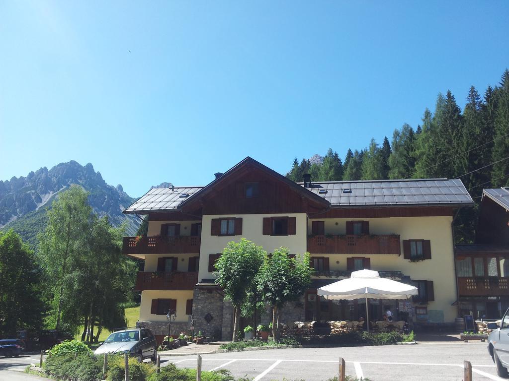 Albergo Nuoitas ฟอร์นี ดิ โซปรา ภายนอก รูปภาพ